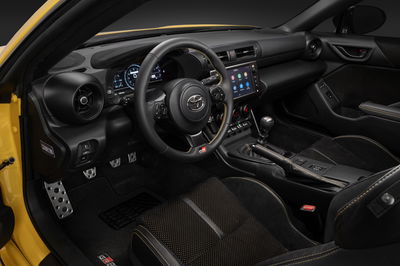 Toyota GR86 Yuzu Edition - interior