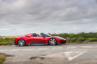Maserati MC20 Cielo, side, driving