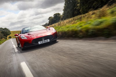 Maserati MC20 Cielo, front, driving