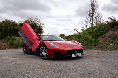 Maserati MC20 Cielo, door open